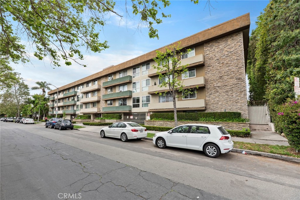 Residential for sale at 525 N Sycamore Avenue 333, Los Angeles CA featuring 1 bed and 1 bath