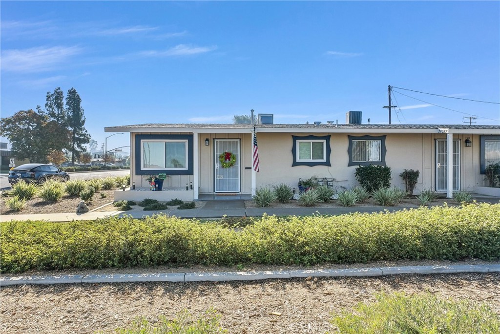 Residential for sale at 27051 Sun City, Menifee CA featuring 1 bed and 1 bath