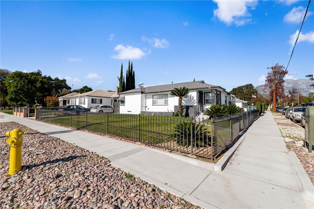 Residential Lease for rent at 587 E Arrow, Upland CA featuring 5 beds and 2 baths