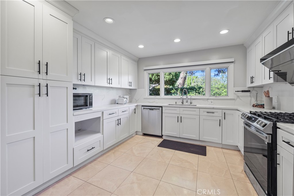 Residential Lease for rent at 1701 Virginia, San Marino CA featuring 5 beds and 4 baths