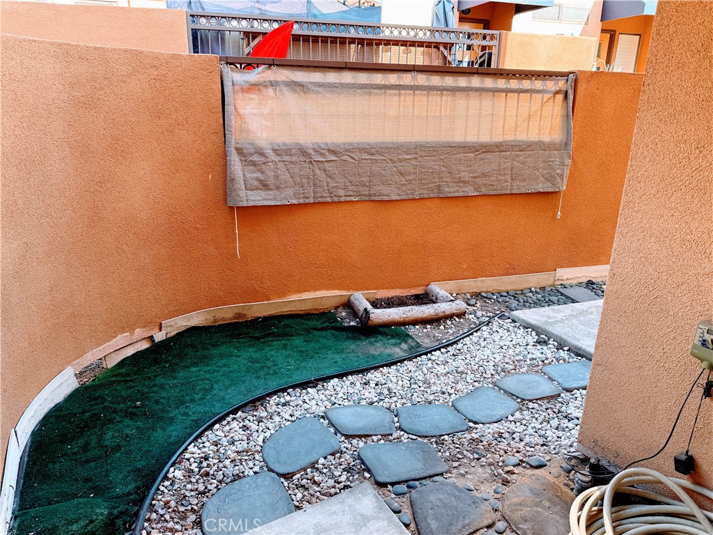 Residential Lease for rent at 25671 Le Parc 85, Lake Forest CA featuring 2 beds and 1 bath