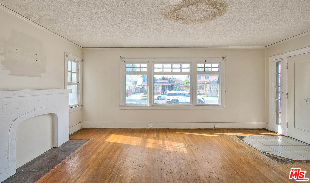 Residential for sale at 4278 S Hobart Boulevard, Los Angeles CA featuring 3 beds and 1 bath