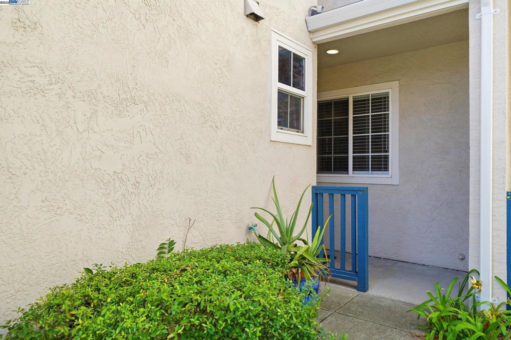 Residential for sale at 10856 Glengarry Lane, Dublin CA featuring 2 beds and 3 baths