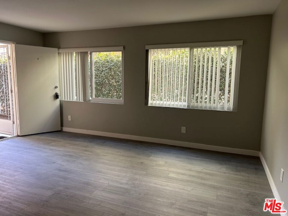 Residential Lease for rent at 1412 Brockton Avenue 4, Los Angeles, Los Angeles County CA featuring 1 bed and 1 bath