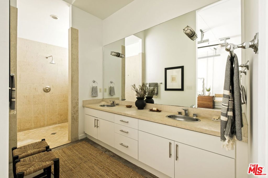 Residential for sale at 1534 17th Street 102, Santa Monica CA featuring 1 bed and 2 baths