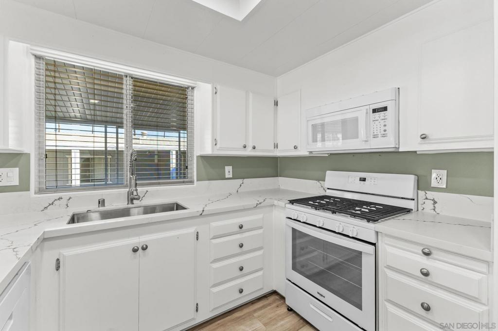 Manufactured In Park for sale at 601 N Kirby St 246, Hemet CA featuring 2 beds and 2 baths