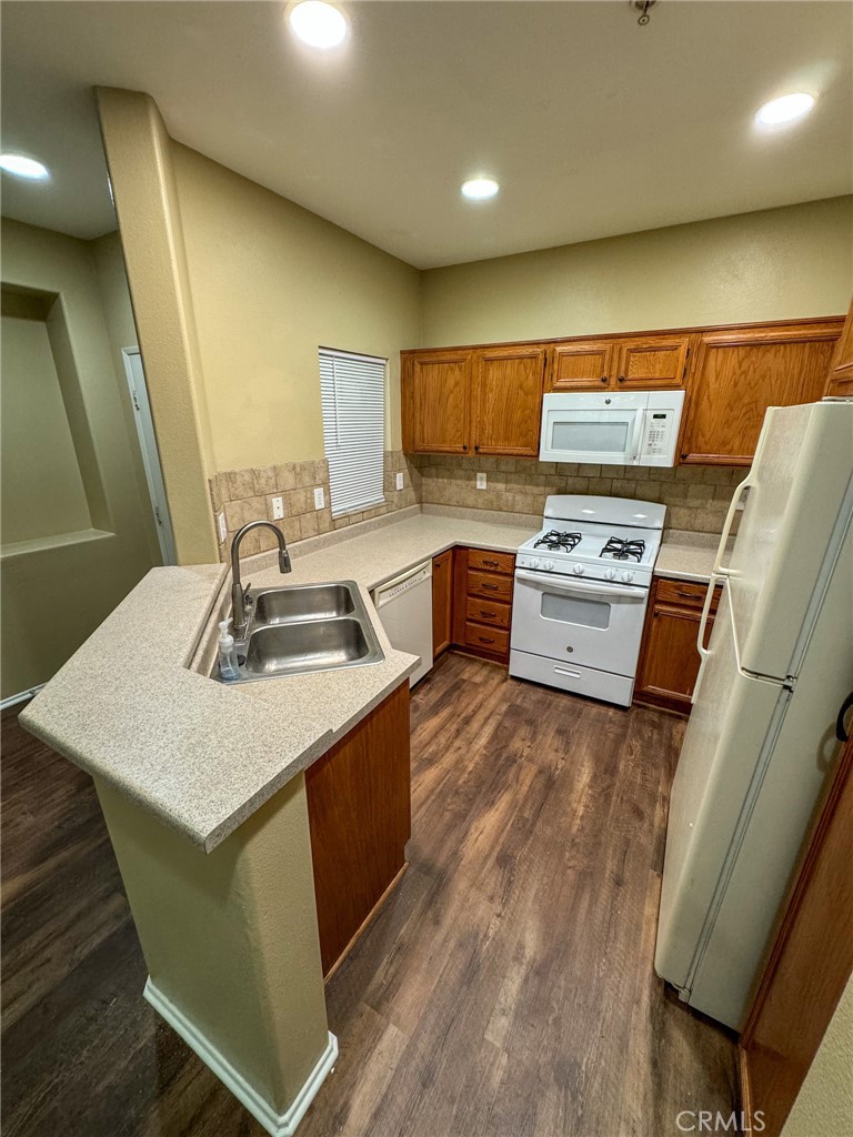 Residential for sale at 26444 Arboretum Way 2106, Murrieta CA featuring 1 bed and 1 bath