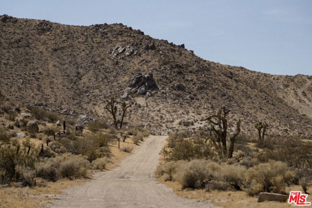 Residential for sale at 20288 Grey Mountain Road, El Mirage CA featuring 1 bed and 1 bath