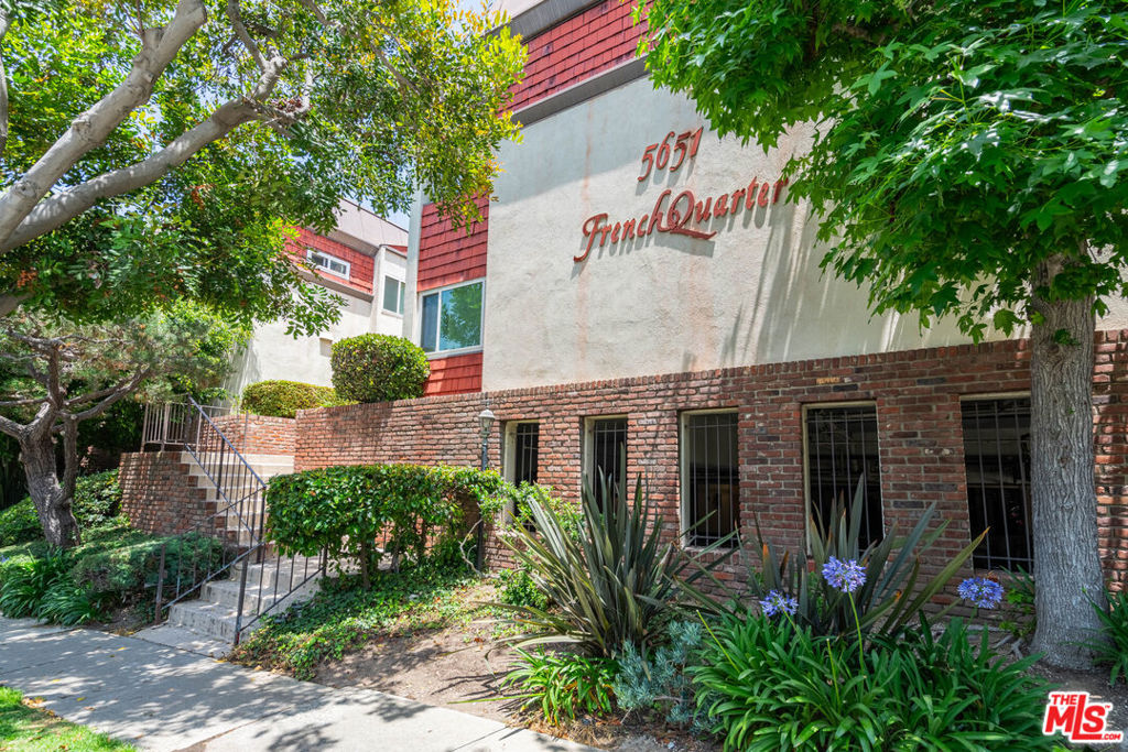 Residential for sale at 5651 Sumner Way 206, Culver City CA featuring 1 bed and 1 bath