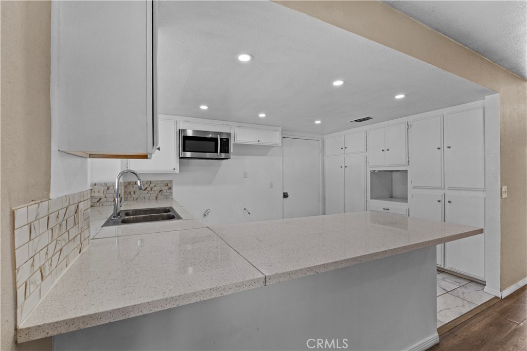 Residential for sale at 8405 Buckthorn, Hesperia CA featuring 3 beds and 2 baths