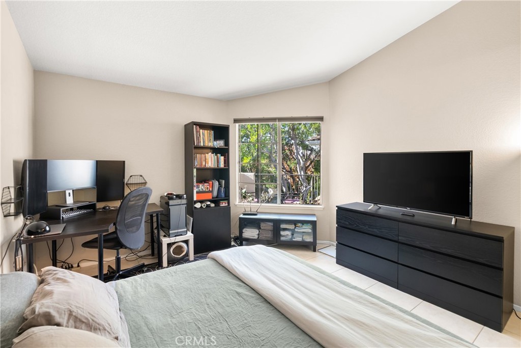 Residential for sale at 27 Castano, Rancho Santa Margarita CA featuring 1 bed and 1 bath