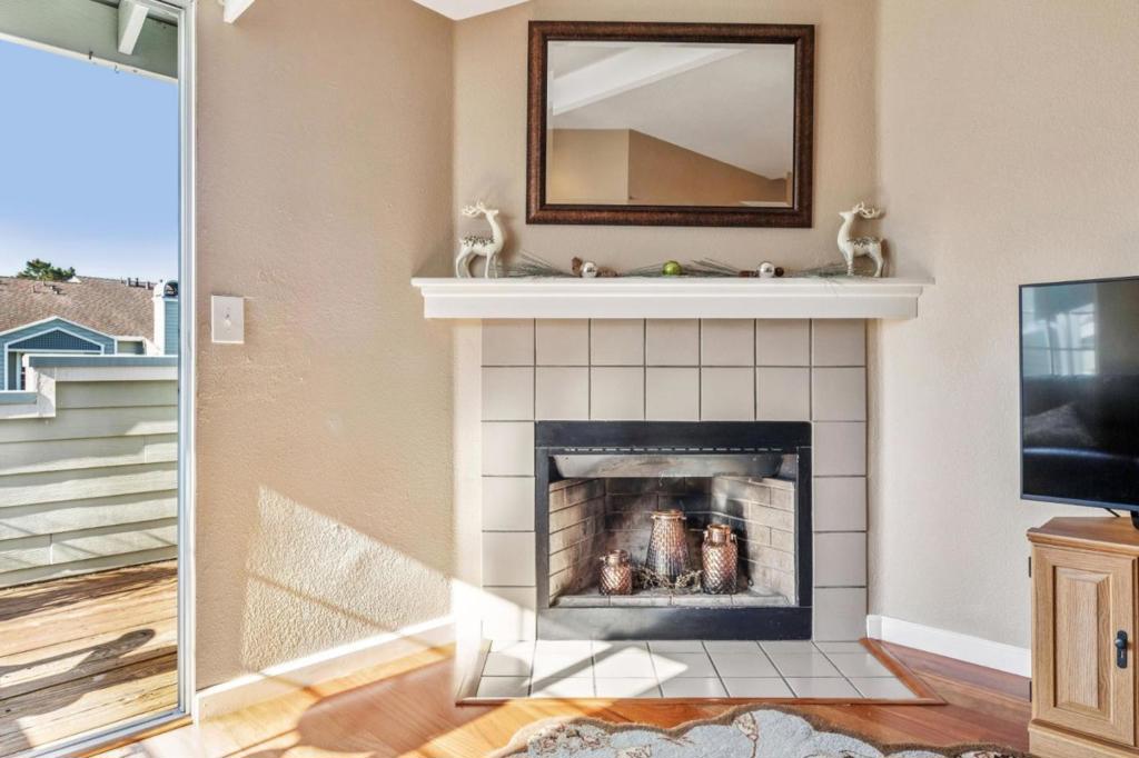 Residential for sale at 175 Troon Way, Half Moon Bay CA featuring 2 beds and 2 baths