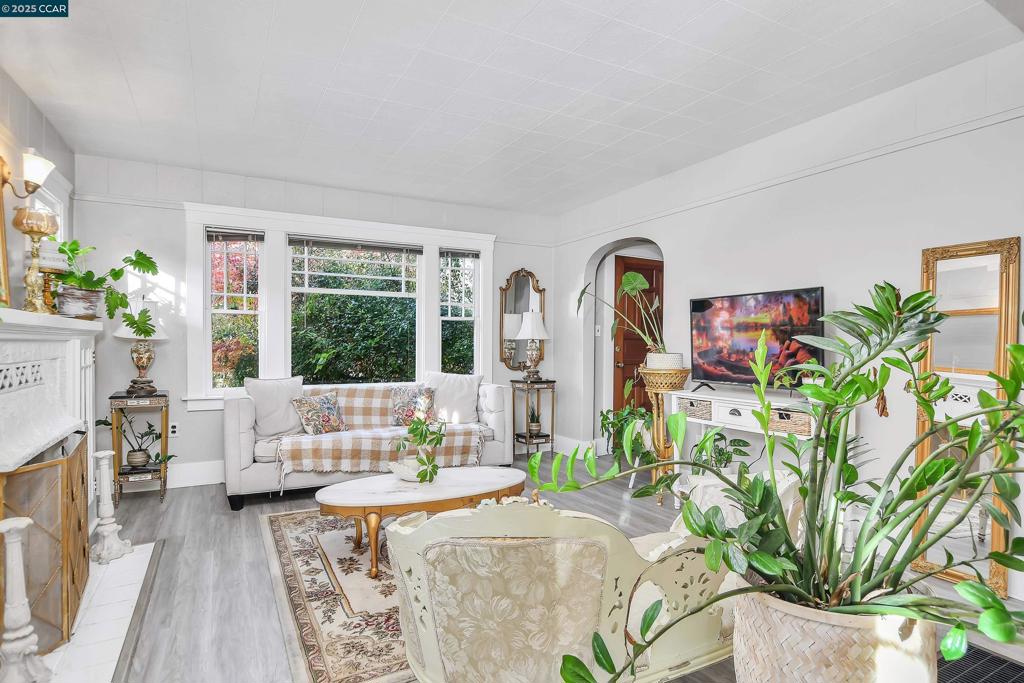 Residential for sale at 2437 Alhambra ave, Martinez CA featuring 2 beds and 1 bath