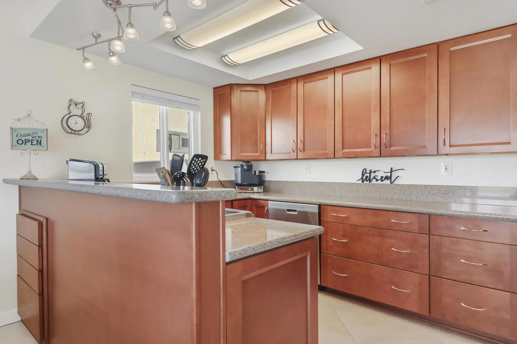 Residential for sale at 40469 Preston Trail, Palm Desert CA featuring 3 beds and 2 baths