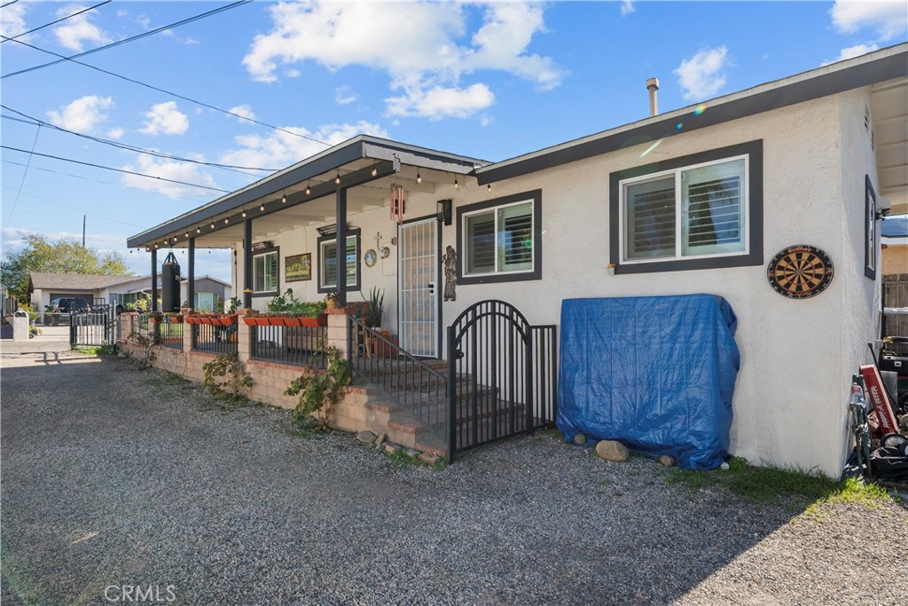 Residential for sale at 318 Sycamore Street, Santa Paula CA featuring 2 beds and 1 bath