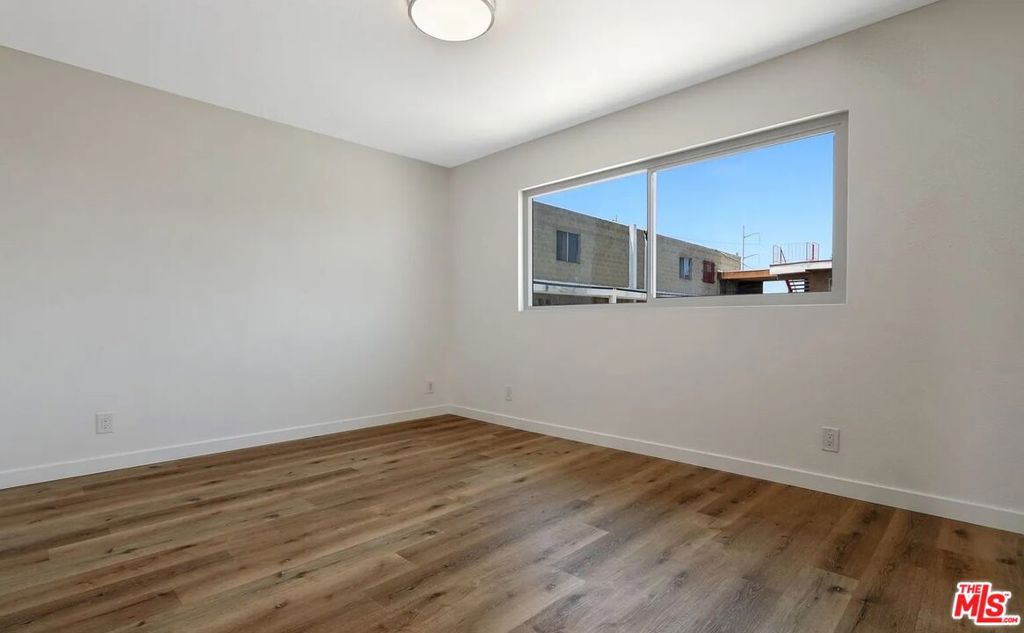 Residential Lease for rent at 110 S Eucalyptus Avenue 7, Inglewood CA featuring 2 beds and 2 baths