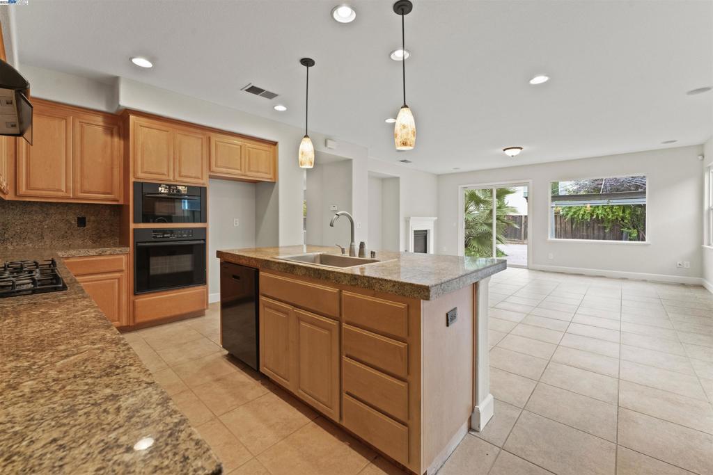 Residential for sale at 204 Daylily Ln, Patterson CA featuring 6 beds and 3 baths