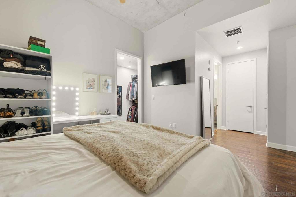 Residential for sale at 1050 Island ave 422, San Diego CA featuring 1 bed and 1 bath