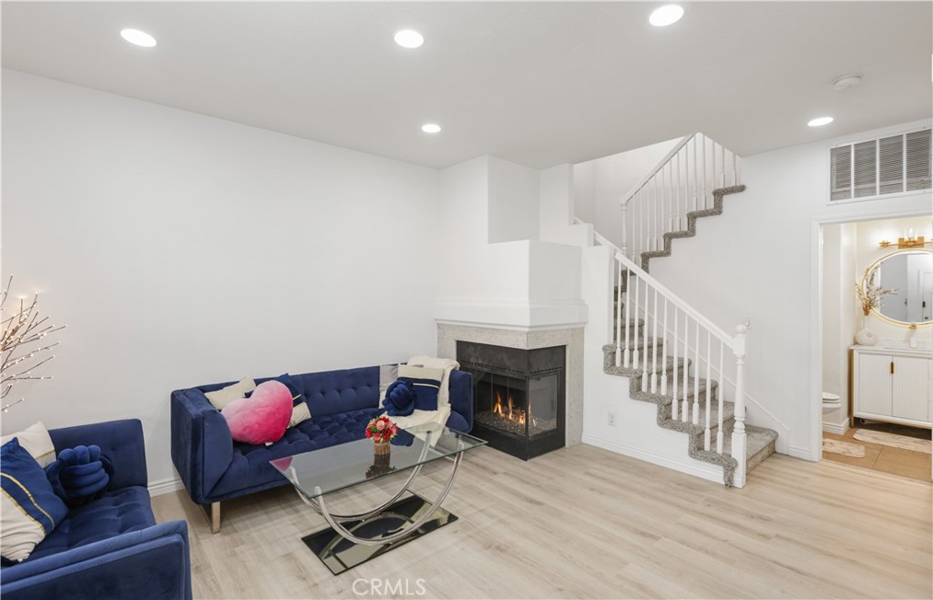 Residential for sale at 46 Promontory, Aliso Viejo CA featuring 2 beds and 3 baths