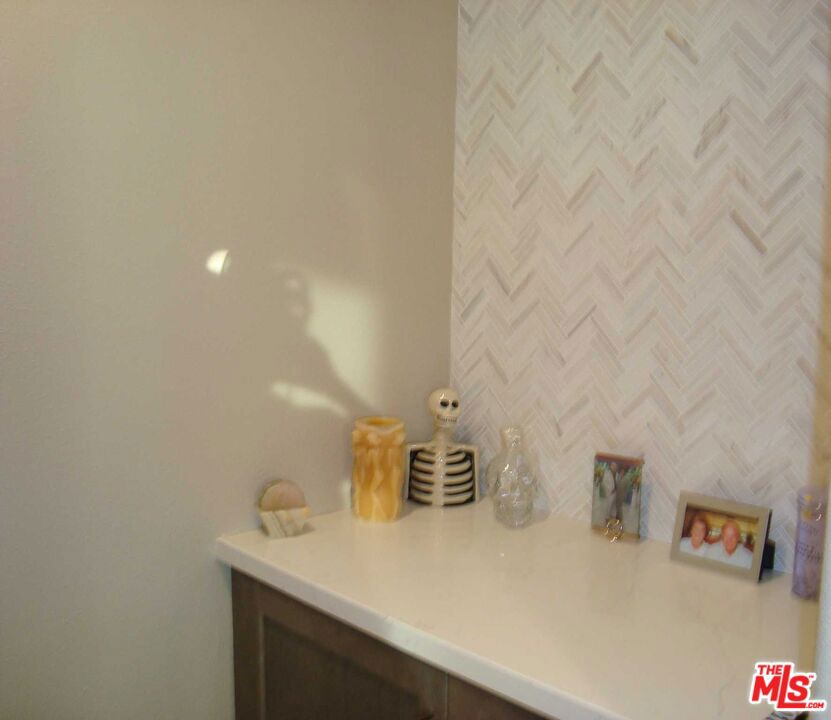 Residential for sale at 81975 Via San Clemente, La Quinta CA featuring 3 beds and 4 baths