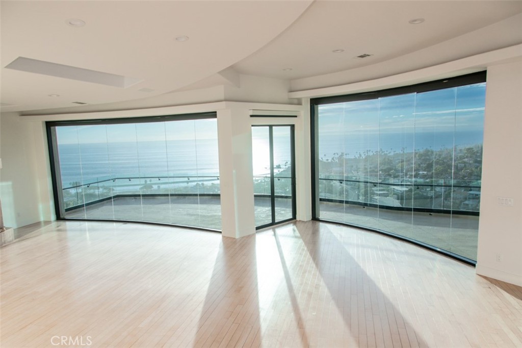 Residential Lease for rent at 648 Mystic Vw, Laguna Beach CA featuring 5 beds and 5 baths