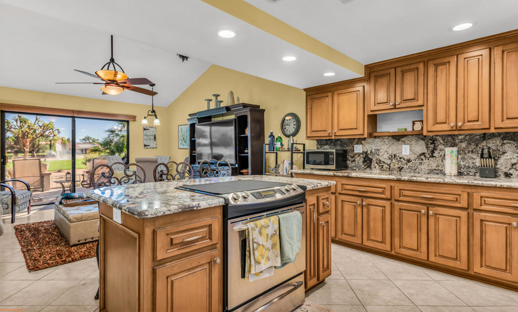 Residential Lease for rent at 40632 E La Costa Circle, Palm Desert CA featuring 1 bed and 1 bath