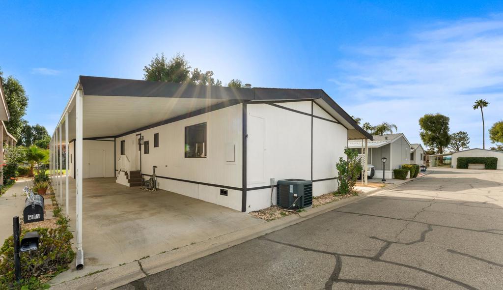 Manufactured In Park for sale at 5001 W Florida 661, Hemet CA featuring 2 beds and 2 baths