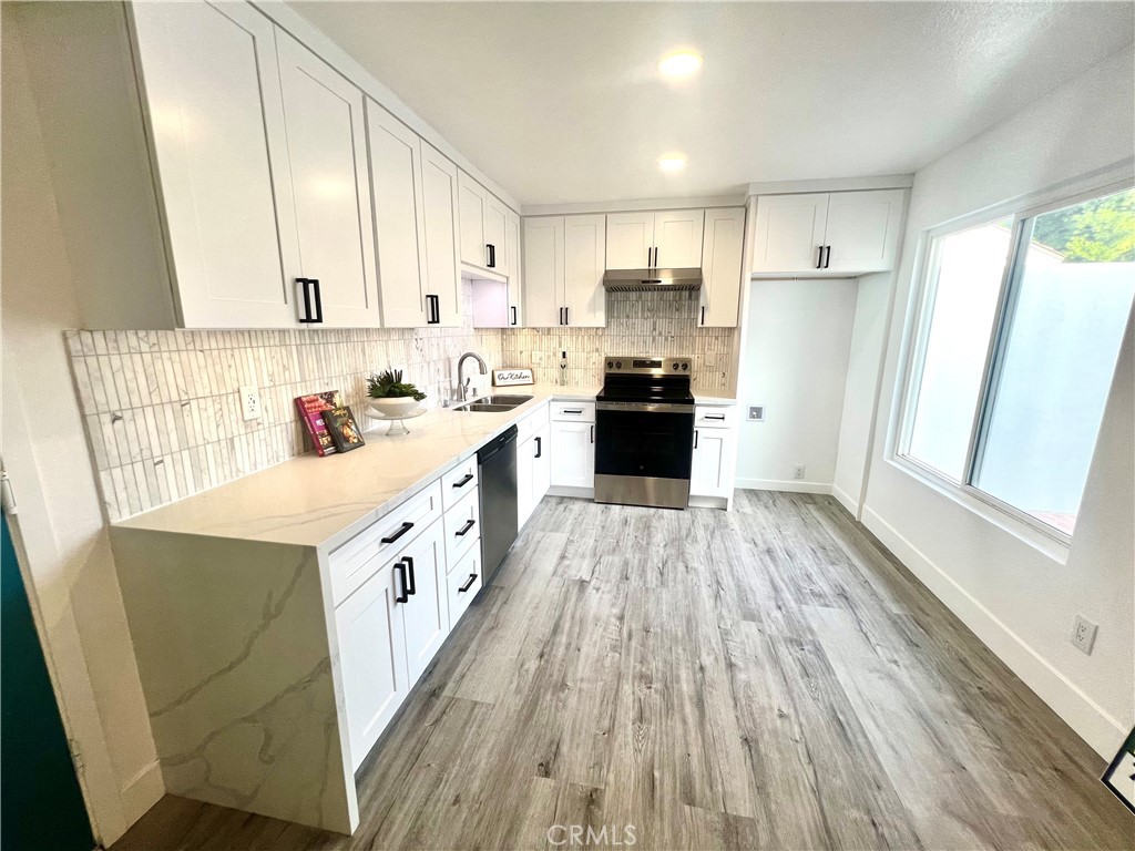 Residential for sale at 2501 W Sunflower Avenue A6, Santa Ana CA featuring 3 beds and 2 baths