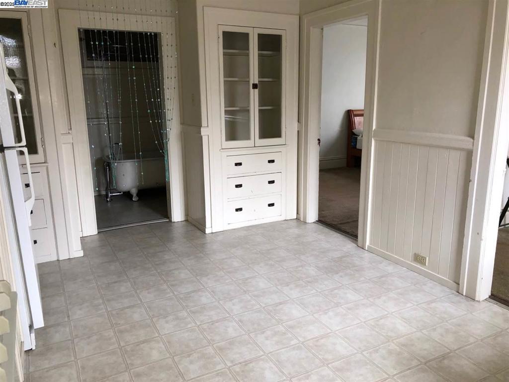 Residential Lease for rent at 1173 Park Ave, Alameda CA featuring 1 bed and 1 bath