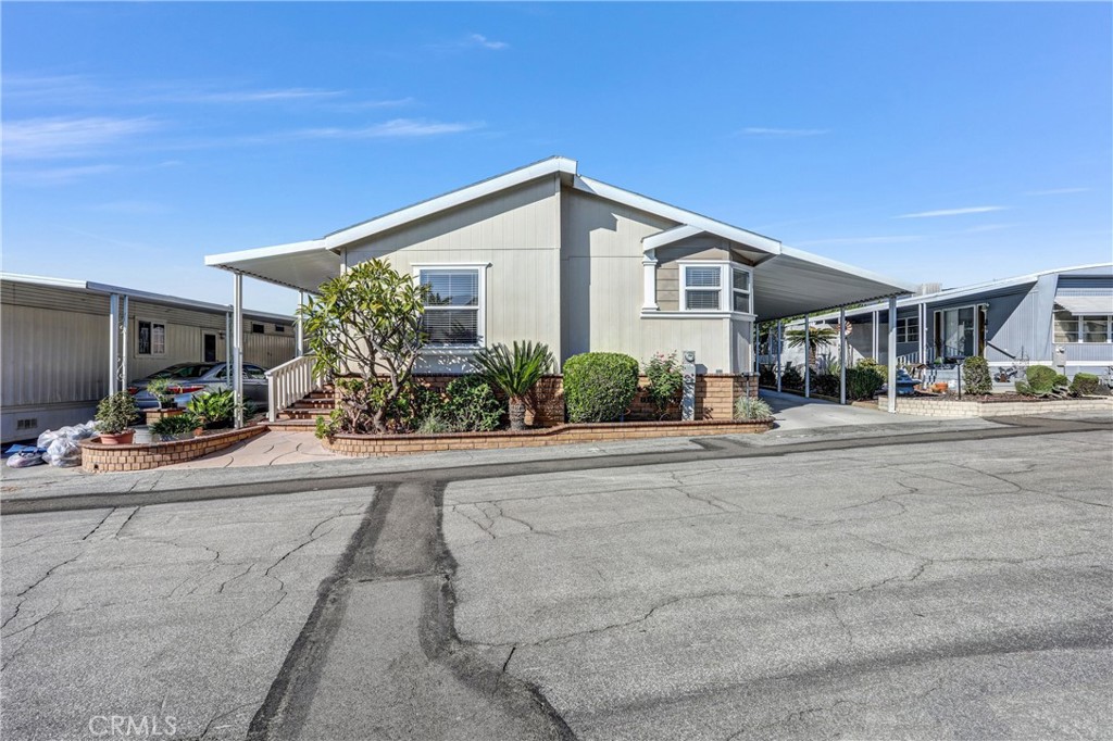 Manufactured In Park for sale at 3530 Damien 83, La Verne CA featuring 3 beds and 2 baths