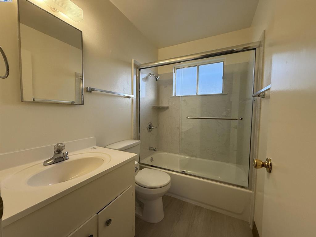 Residential Lease for rent at 821 Coburn Ct, San Leandro CA featuring 2 beds and 1 bath