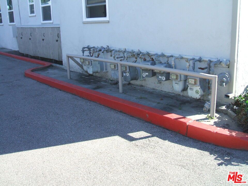 Residential for sale at 5619 1/2 W Clemson Street 1/2, Los Angeles CA featuring 2 beds and 1 bath