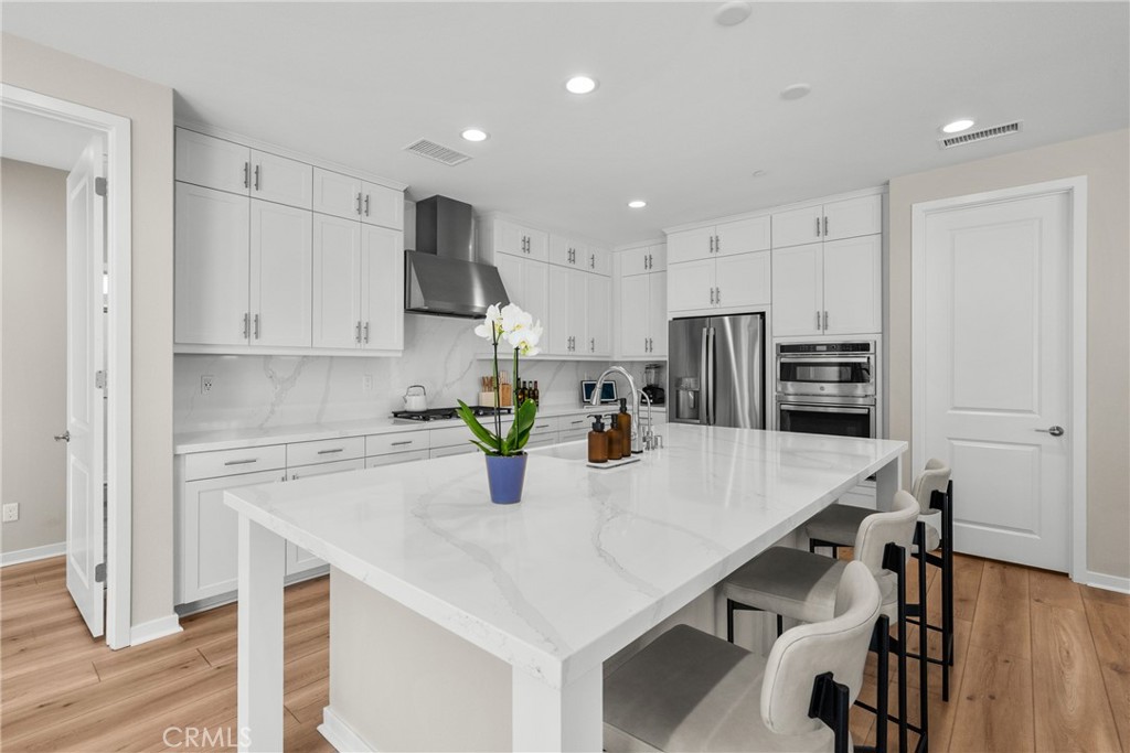 Residential for sale at 28332 Clarion, Saugus CA featuring 5 beds and 5 baths