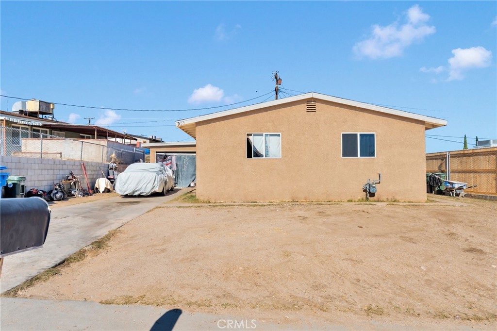 Residential for sale at 905 E Elizabeth, Barstow CA featuring 3 beds and 1 bath