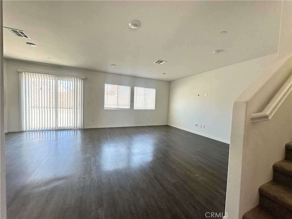 Residential Lease for rent at 247 Scarlet Oak, San Jacinto CA featuring 4 beds and 3 baths
