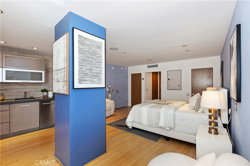 Residential for sale at 7250 Franklin Avenue 506, Los Angeles CA and 1 bath