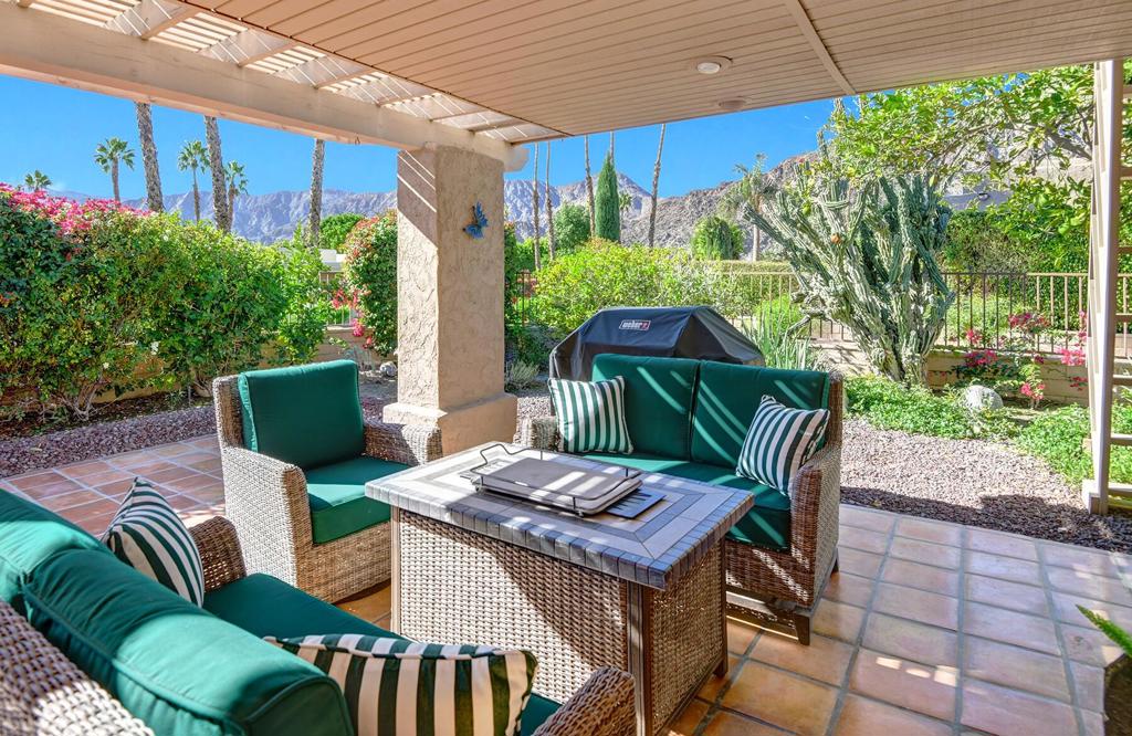 Residential for sale at 48538 Via Encanto, La Quinta CA featuring 2 beds and 2 baths