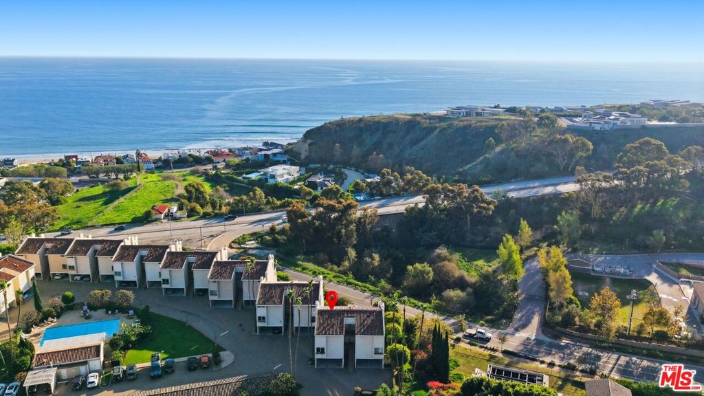 Residential Lease for rent at 23926 De Ville Way B, Malibu CA featuring 1 bed and 2 baths