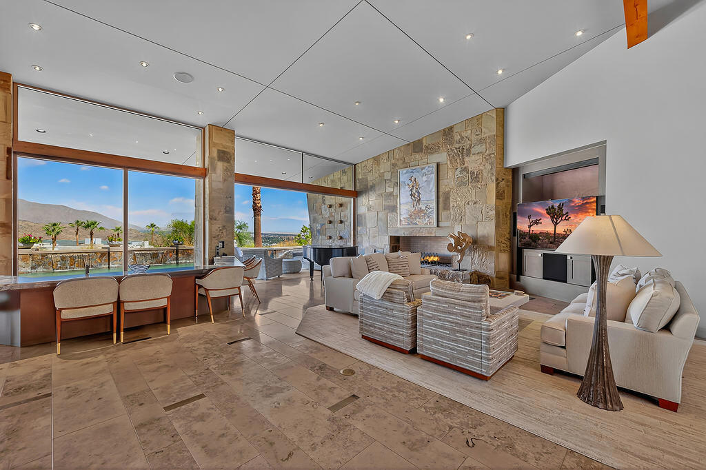 Residential Lease for rent at 9 Rockcrest Drive, Rancho Mirage CA featuring 4 beds and 5 baths