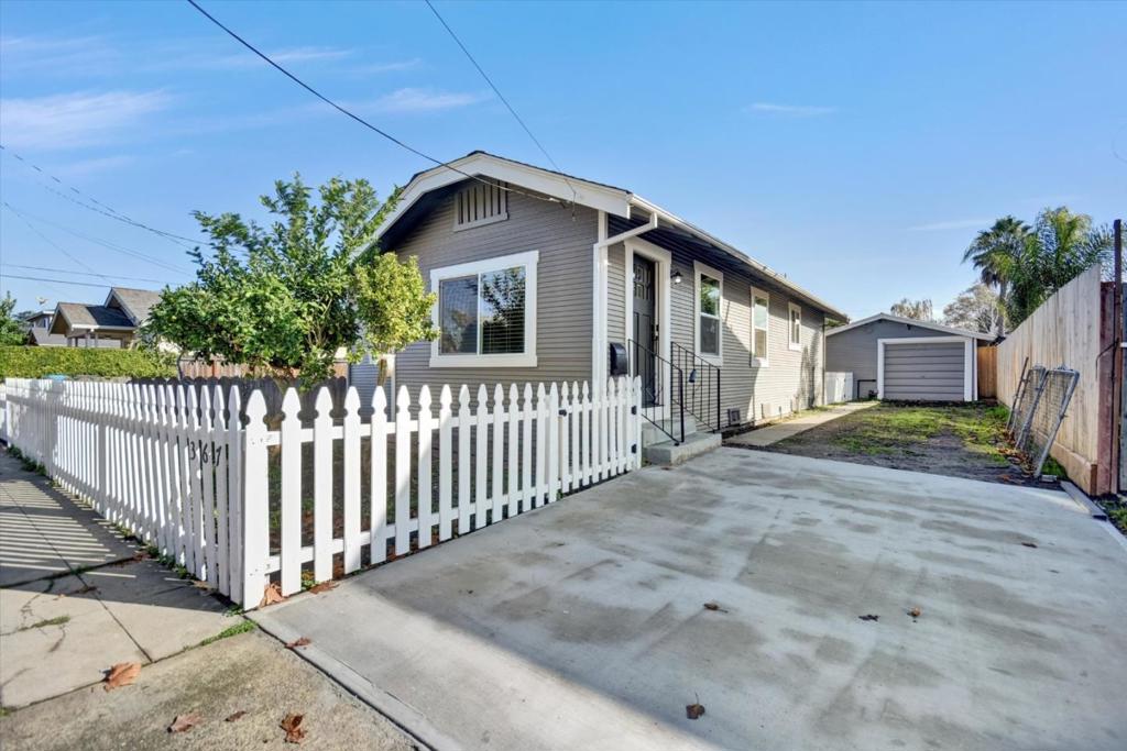 Residential for sale at 367 College Street, Hollister CA featuring 3 beds and 1 bath