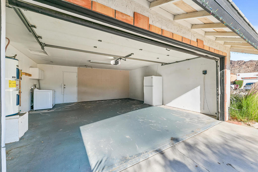 Residential for sale at 77550 Calle Potrero, La Quinta CA featuring 3 beds and 2 baths