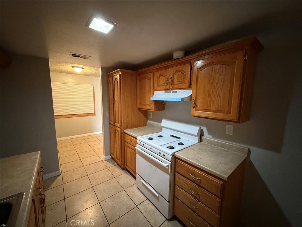 Residential Lease for rent at 9240 Date 9F, Fontana CA featuring 2 beds and 2 baths