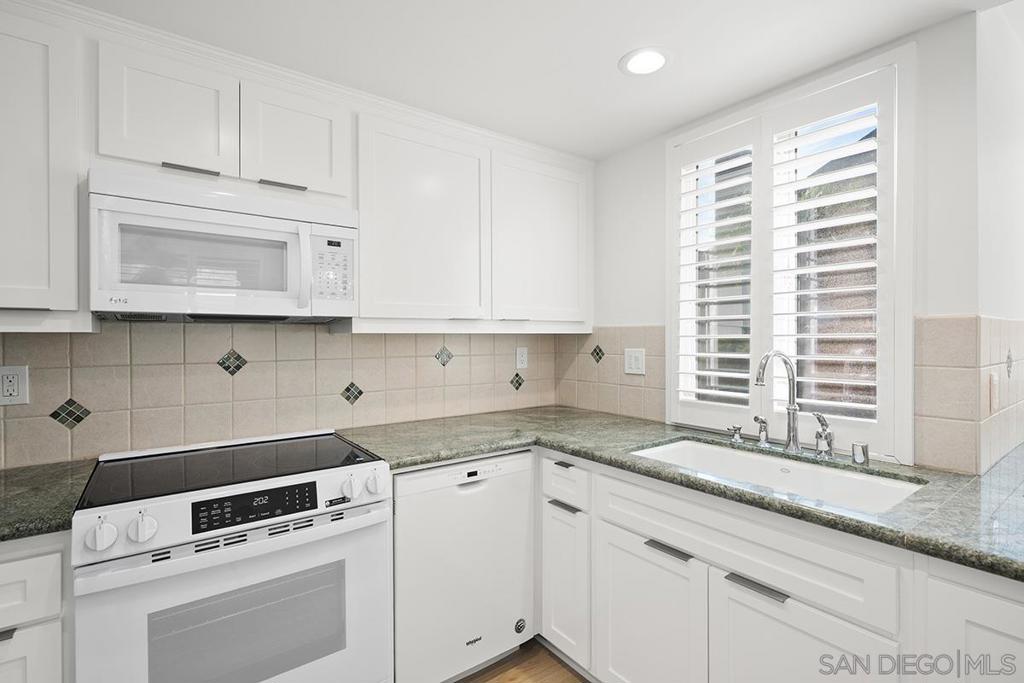 Residential Lease for rent at 325 S Sierra Ave 25, Solana Beach CA featuring 2 beds and 2 baths