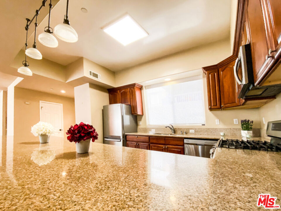 Residential Lease for rent at 904 E Windsor Road 103, Glendale CA featuring 3 beds and 3 baths