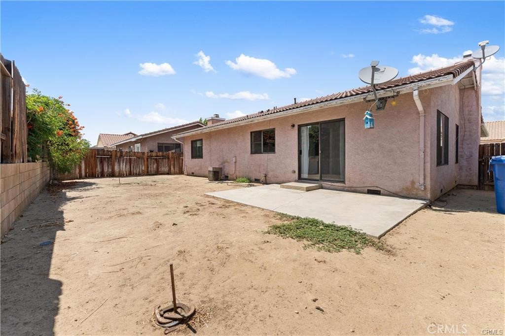 Residential Lease for rent at 2258 Gregory, Palmdale CA featuring 3 beds and 2 baths