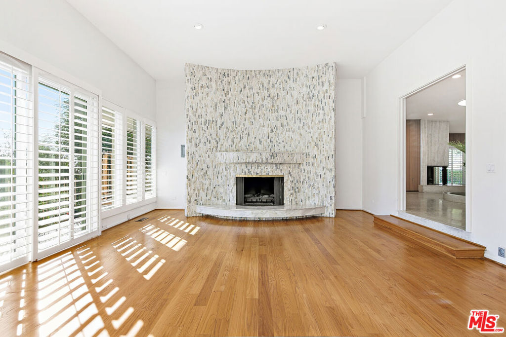 Residential Lease for rent at 8900 Alto Cedro Drive, Beverly Hills, Los Angeles County CA featuring 7 beds and 5 baths
