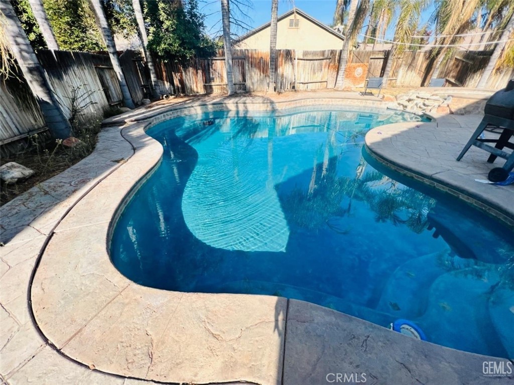 Residential Lease for rent at 7018 Slickrock Drive, Bakersfield CA featuring 5 beds and 2 baths