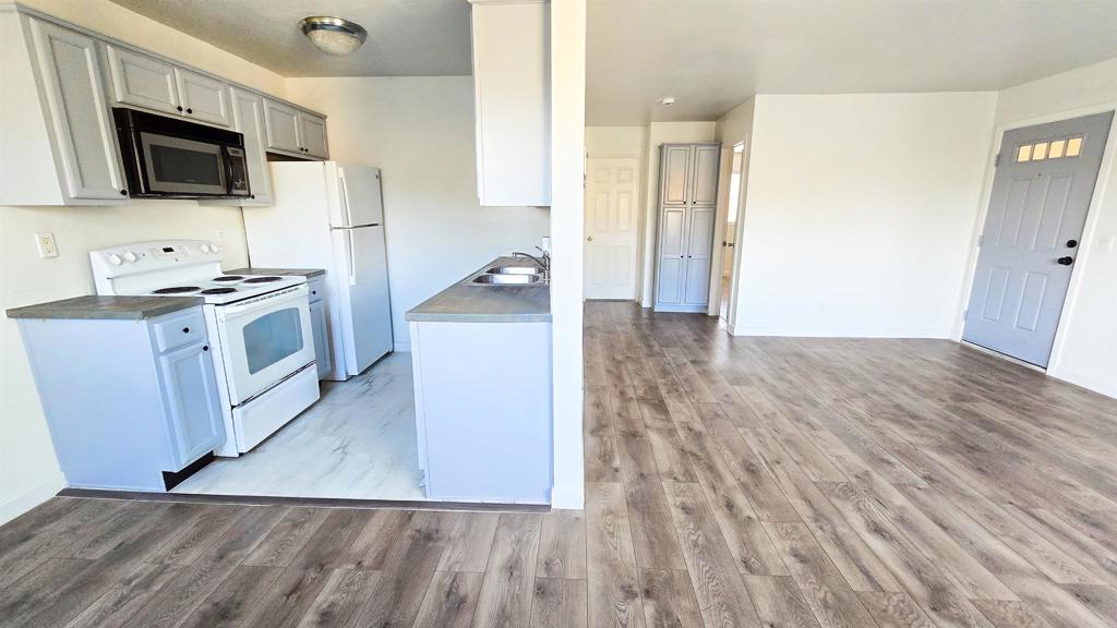 Residential Lease for rent at 4402 Delta Street 23, San Diego CA featuring 2 beds and 1 bath