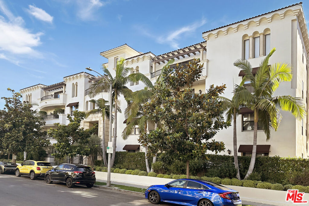 Residential Lease for rent at 122 N Clark Drive 405, West Hollywood, Los Angeles County CA featuring 2 beds and 3 baths