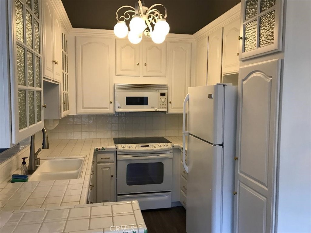 Residential Lease for rent at 5945 Armaga Spring Road B, Rancho Palos Verdes CA featuring 1 bed and 1 bath